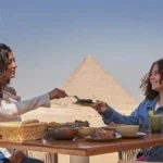 Visite d’une journée aux pyramides avec le restaurant 9 Pyramids Lounge au départ du Caire.