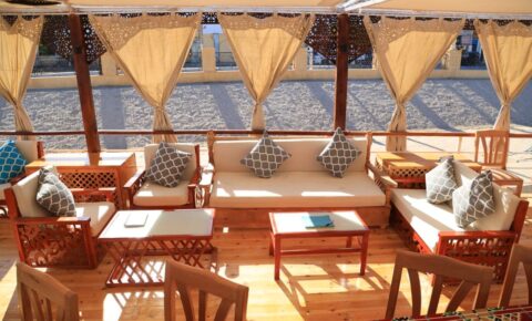 4 Days Queen Nefer Dahabiya Nile Cruise Aswan to Luxor